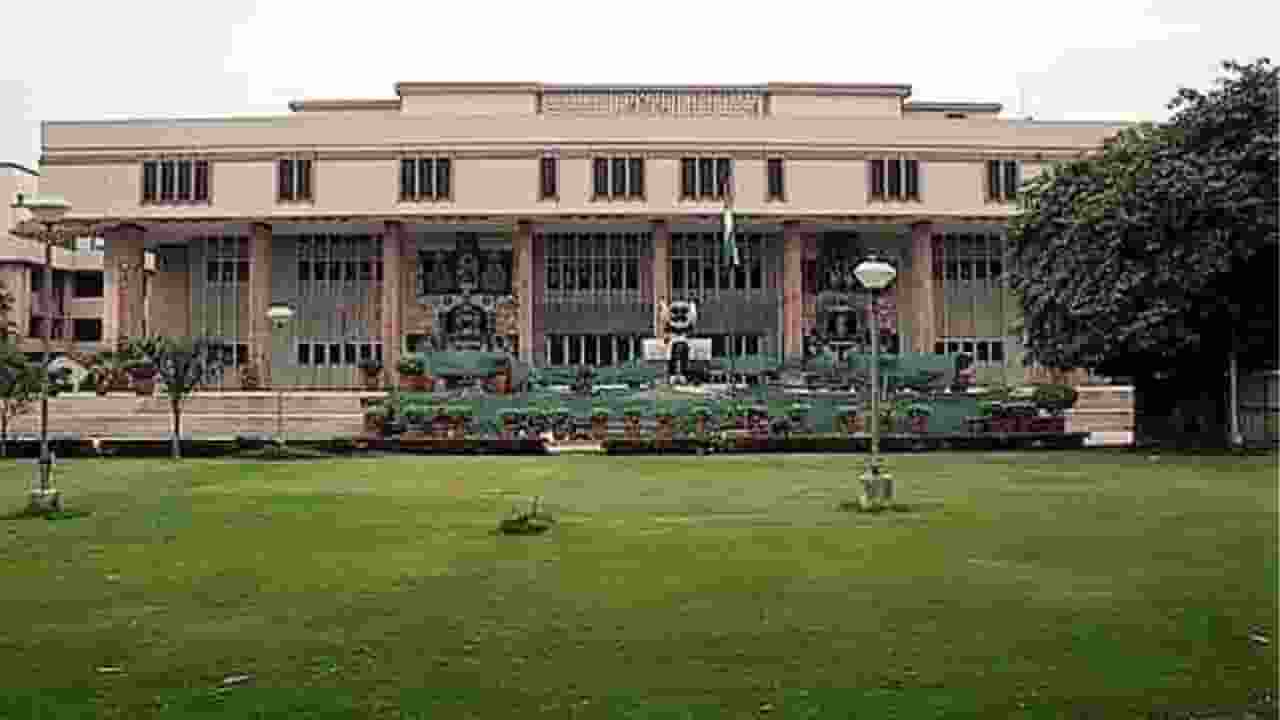 धार्मिक परेड में शामिल होने से किया था मना, HC  ने कहा बर्खास्तगी सही Delhi High court । Photo Credit: PTI