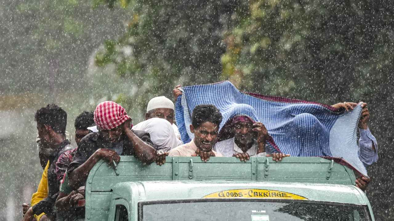 आज दिल्ली-NCR में बारिश के आसार, इन राज्यों के लिए IMD का रेड अलर्ट Weather update today