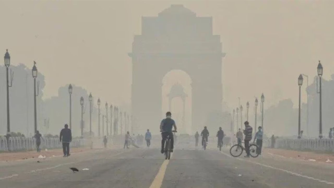 PUC देने में गड़बड़ी, दिल्ली में बस की कमी, CAG रिपोर्ट के अहम खुलासे air pollution in delhi