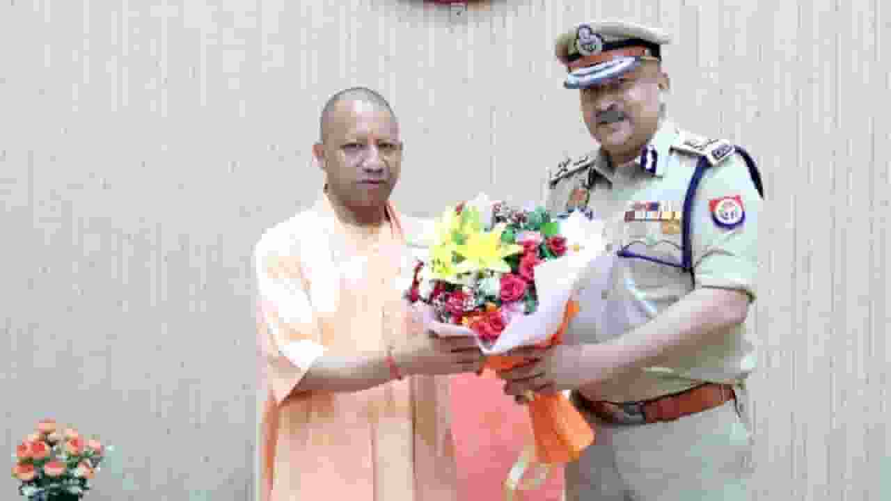 साला विधायक, पत्नी IRS, ससुर रहे DIG, DGP राजीव कृष्ण का ऐसा है परिवार Yogi Adityanath