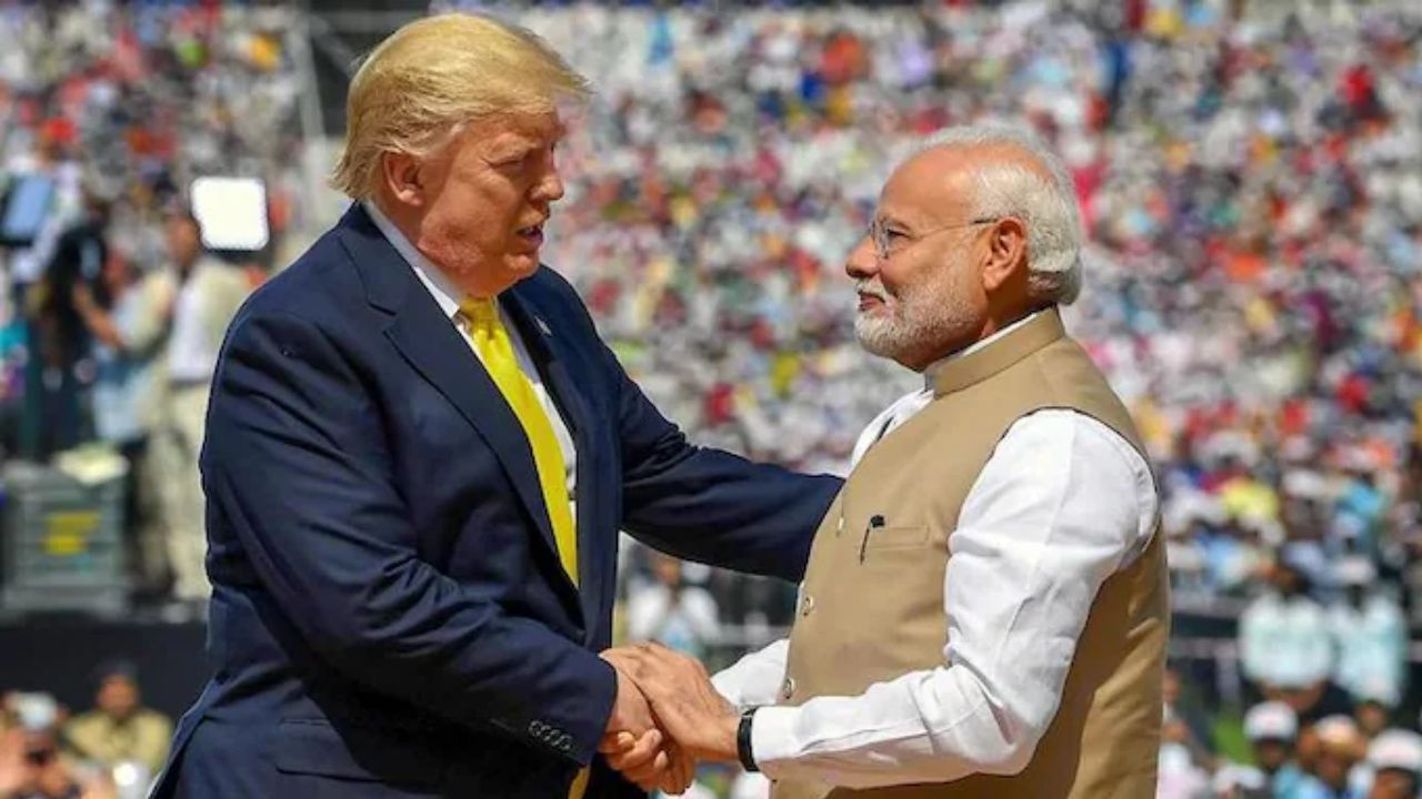 अमेरिकी टैरिफ से भारत को होगा कितना घाटा, 66% निर्यात पर पड़ेगा असर डोनाल्ड ट्रंप और नरेंद्र मोदी । Photo Credit: PTI