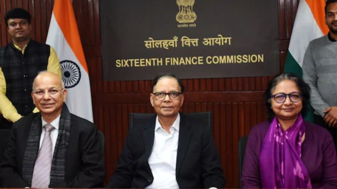अपनी कमाई राज्यों में क्यों और कैसे बांटती है केंद्र सरकार? समझिए गणित finance commission