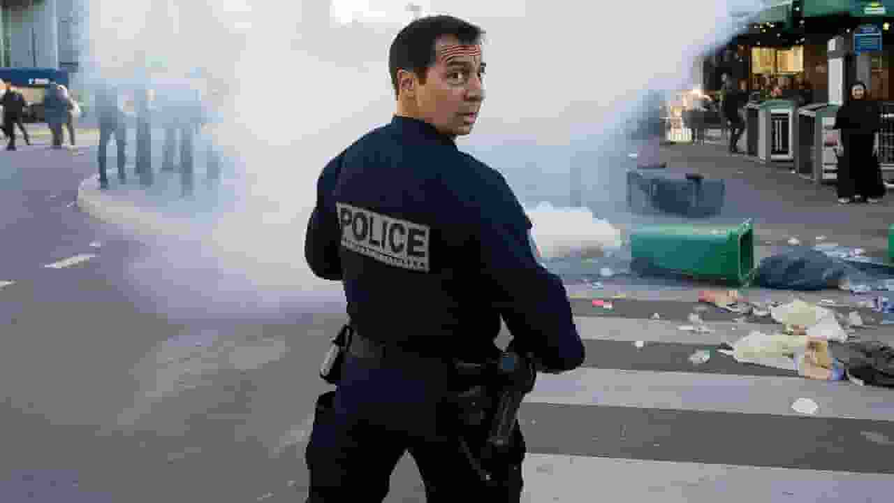 रास्ते जाम, बस फूंकी; नेपाल के बाद फ्रांस में सड़कों पर उतरे लोग Representational Image । Photo Credit: PTI