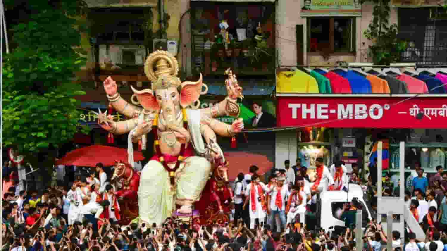 आर्टिफिशियल तालाब बनाकर करें मूर्ति विसर्जन, हाई कोर्ट ने दिया आदेश Ganapati