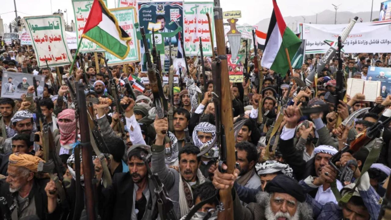 इजरायल के खिलाफ कैसे जंग लड़ रहा ईरान? ट्रंप बोले- घातक होंगे परिणाम Yemen's Houthi rebels