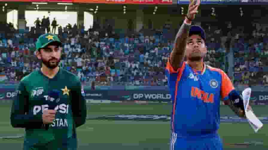 सूर्या ने पाक कप्तान से नहीं मिलाया हाथ, टॉस के दौरान दिखी टेंशन India vs Pakistan Toss
