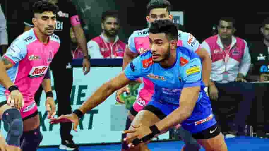 PKL 2025 में सबसे ज्यादा रेड पॉइंट्स हासिल करने में कौन आगे है? Devank Dalal