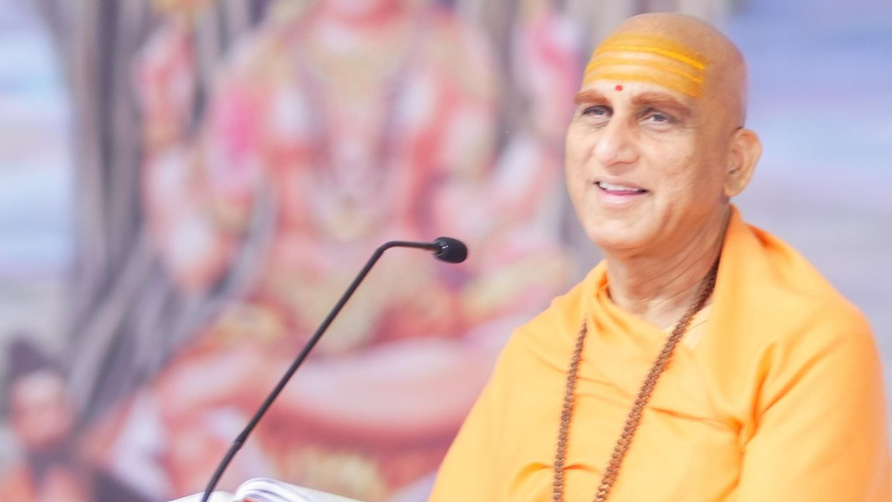 अखाड़े में सबसे ऊंचा पद है 'महामंडलेश्वर', क्या है इनका कार्य और महत्व Image of Swami Avdheshananda