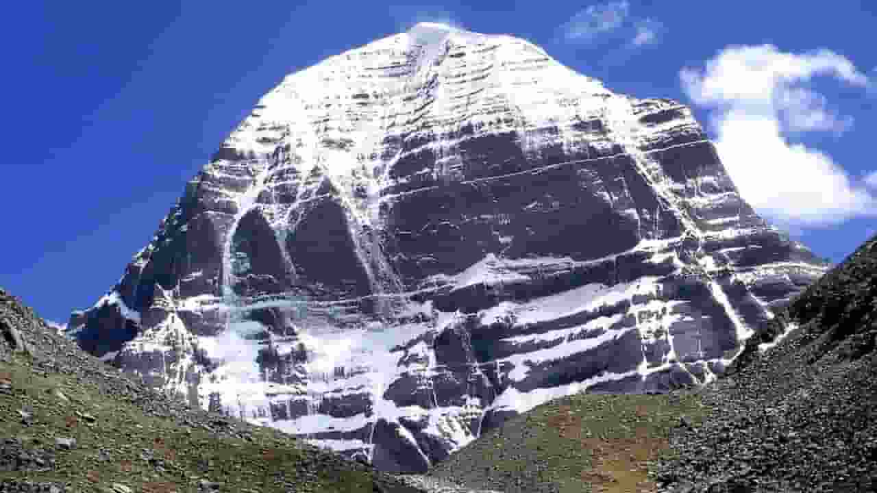 भगवान शिव ने कैलास मानसरोवर को तप के लिए क्यों चुना? यहां सब जानें Image of Kailash Mansarovar