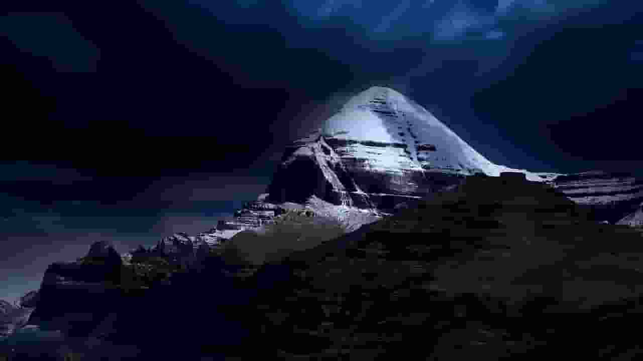 हिंदू, बौद्ध और जैनों के लिए खास क्यों है कैलाश पर्वत? वजह समझिए Image of Kailash Parvat
