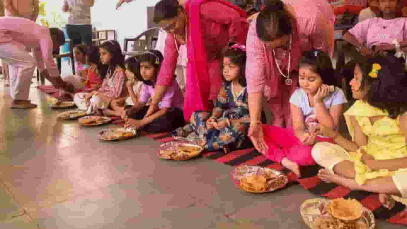अष्टमी और नवमी के दिन जरूरी है कन्या पूजन, जानिए पूजन की हर एक बात  Navratri