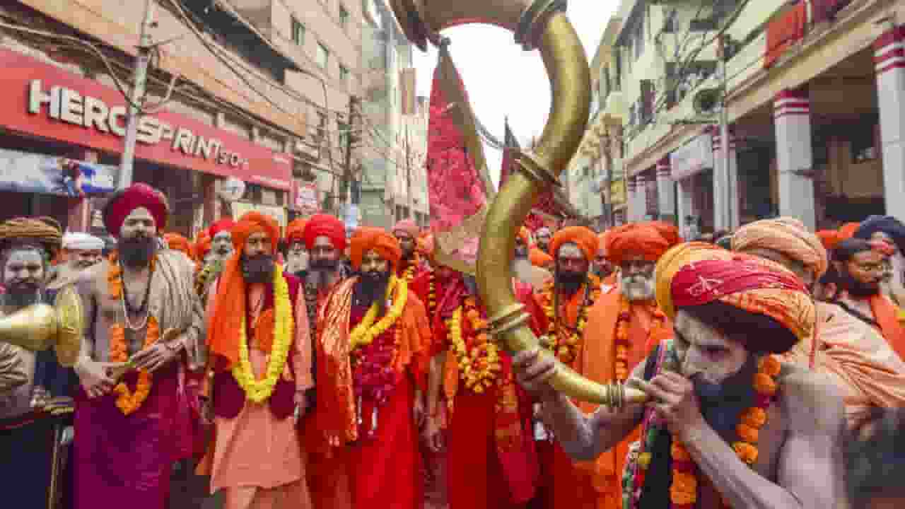 महाकुंभ से कब लौट जाते हैं अखाड़े? यहां जानें समय और पूरी प्रक्रिया Image of Mahakumbh Akhada