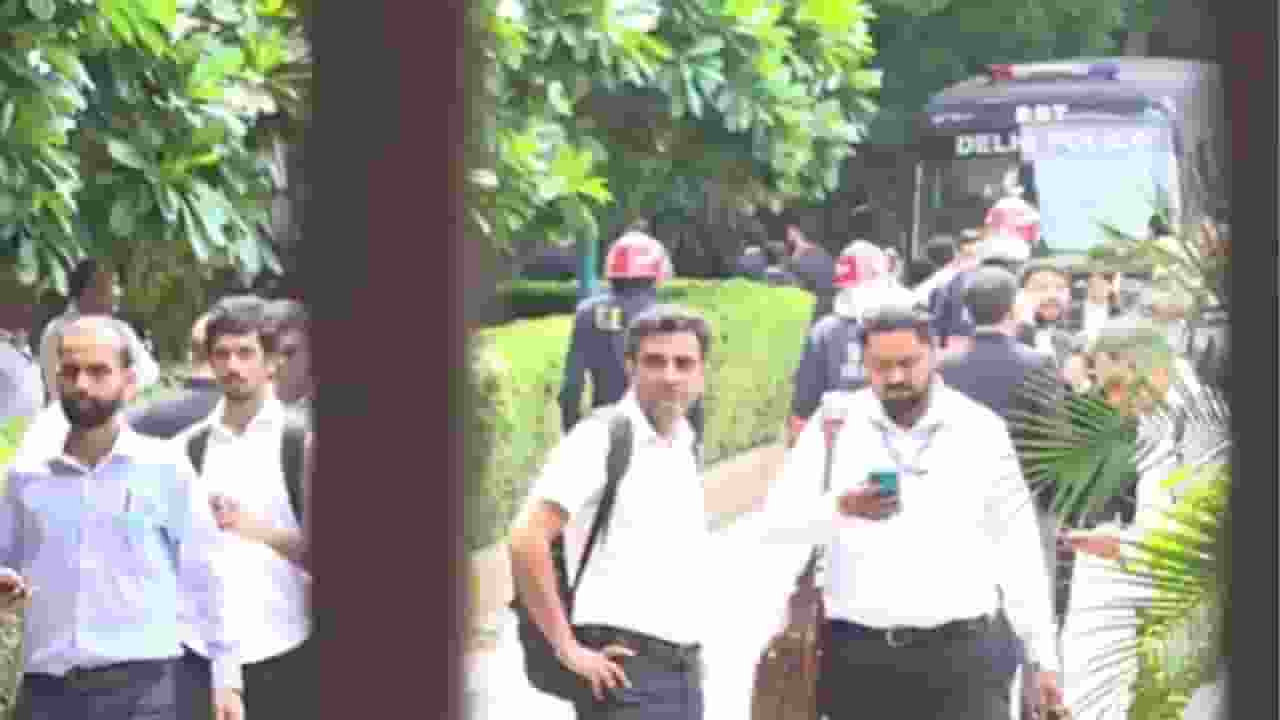 दिल्ली हाई कोर्ट को बम से उड़ाने की धमकी, खाली कराया गया परिसर Breaking News