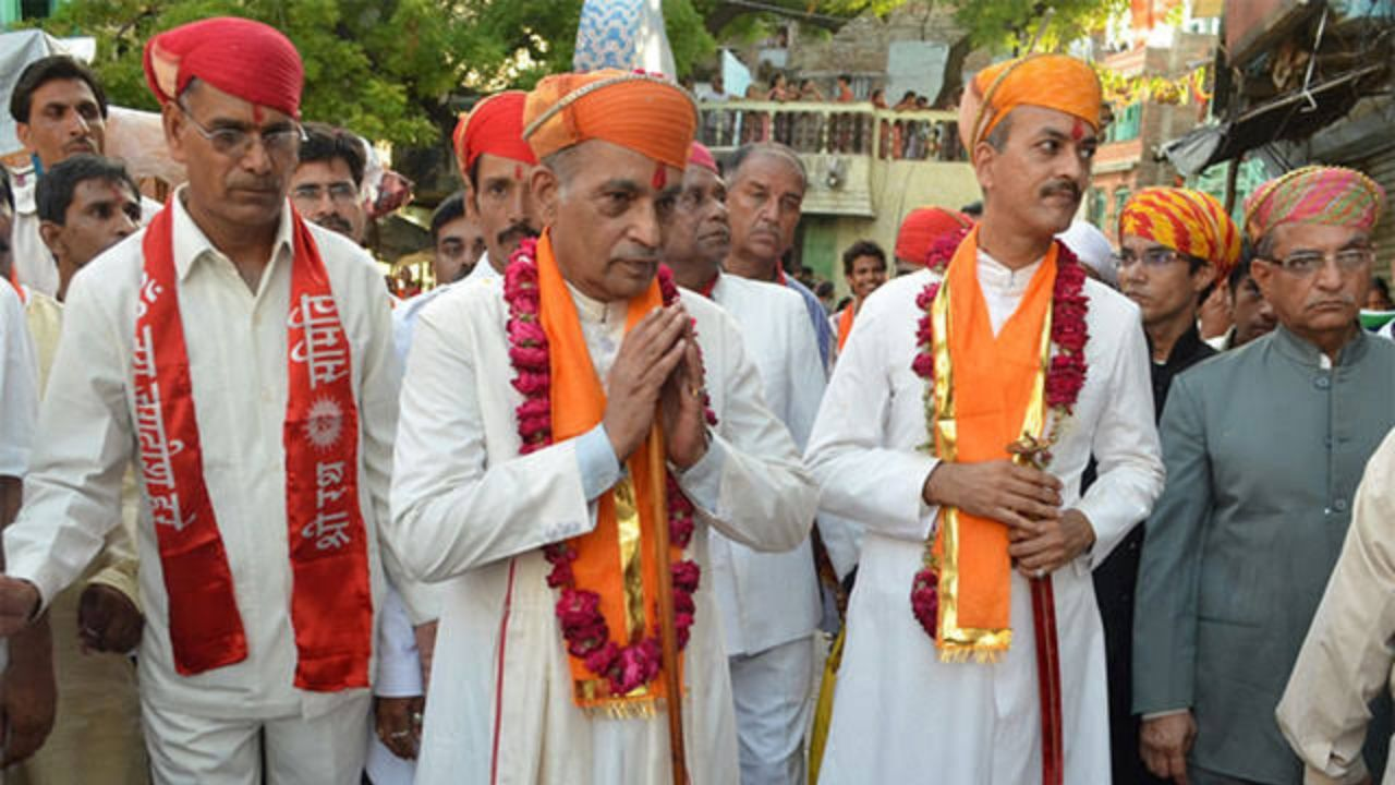 क्या है मेवाड़ के उस राज परिवार की कहानी, जहां हो गया झगड़ा mahendra singh mewar