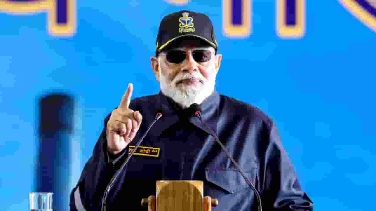 pm narendra modi at ins vikrant