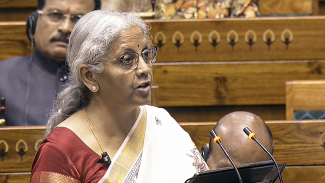 LIVE: वित्तमंत्री पेश कर रही हैं बजट 2025, किस सेक्टर के लिए ऐलान हुआ? Nirmala Sitharaman