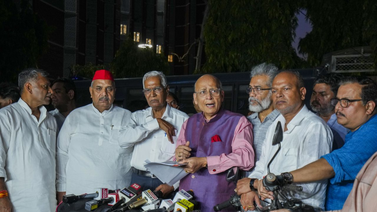 वोटर लिस्ट विवाद: आखिर किन तर्कों के साथ सुप्रीम कोर्ट पहुंचा विपक्ष? opposition leaders