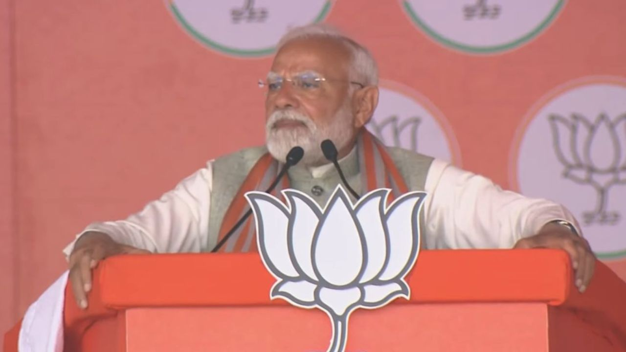 'आप-दा चाहती है उसका नहीं तो कांग्रेस का विधायक जीत जाए': PM मोदी PM narendra modi। Photo Credit: PTI