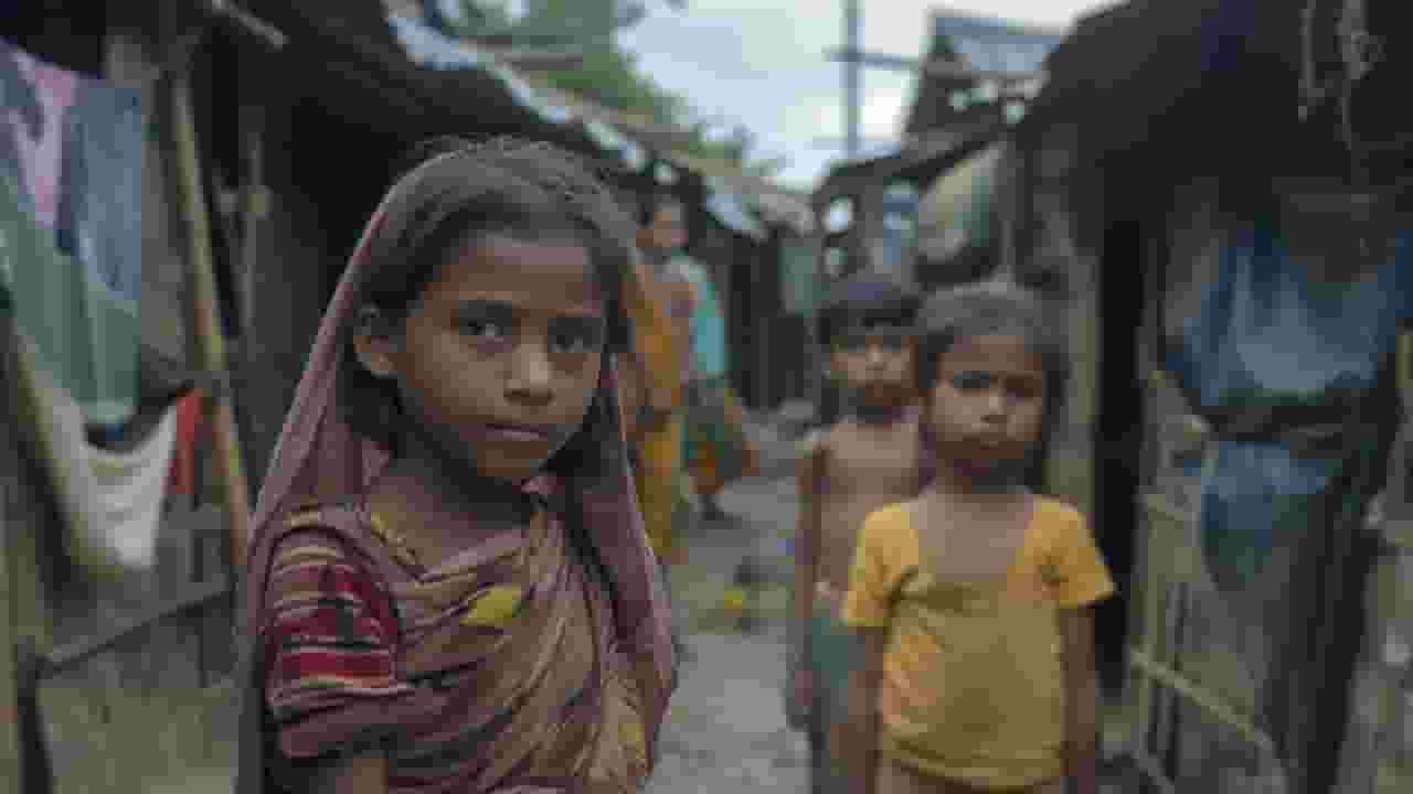 SDG रिपोर्ट: भारत में गरीबी घटकर 14.96%, 26.9 करोड़ लोग गरीबी से बाहर Image of Poverty in India