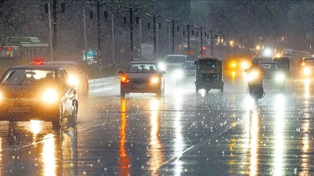 दिल्ली के लिए ‘रेड अलर्ट’ जारी, तेज तूफान और बारिश की चेतावनी Representational Image । Photo Credit: PTI
