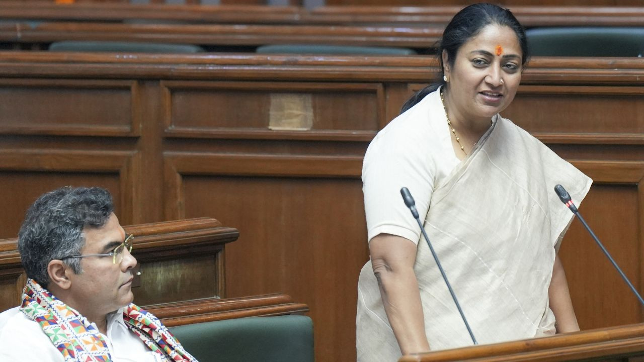 AAP की शराब नीति से कैसे हुआ नुकसान? CAG रिपोर्ट में खुलासा
rekha gupta