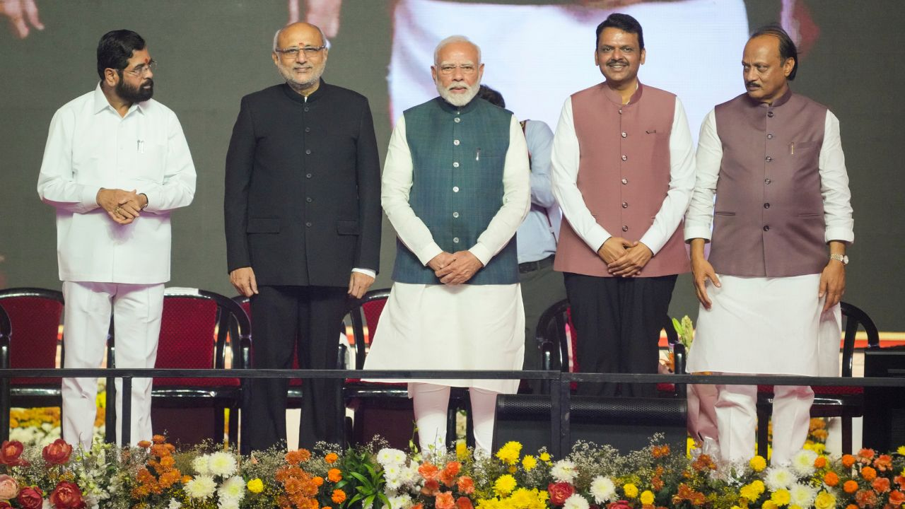 देवेंद्र फडणवीस रिटर्न्स, एकनाथ शिंदे और अजित पवार बने डिप्टी CM Devendra Fadnavis