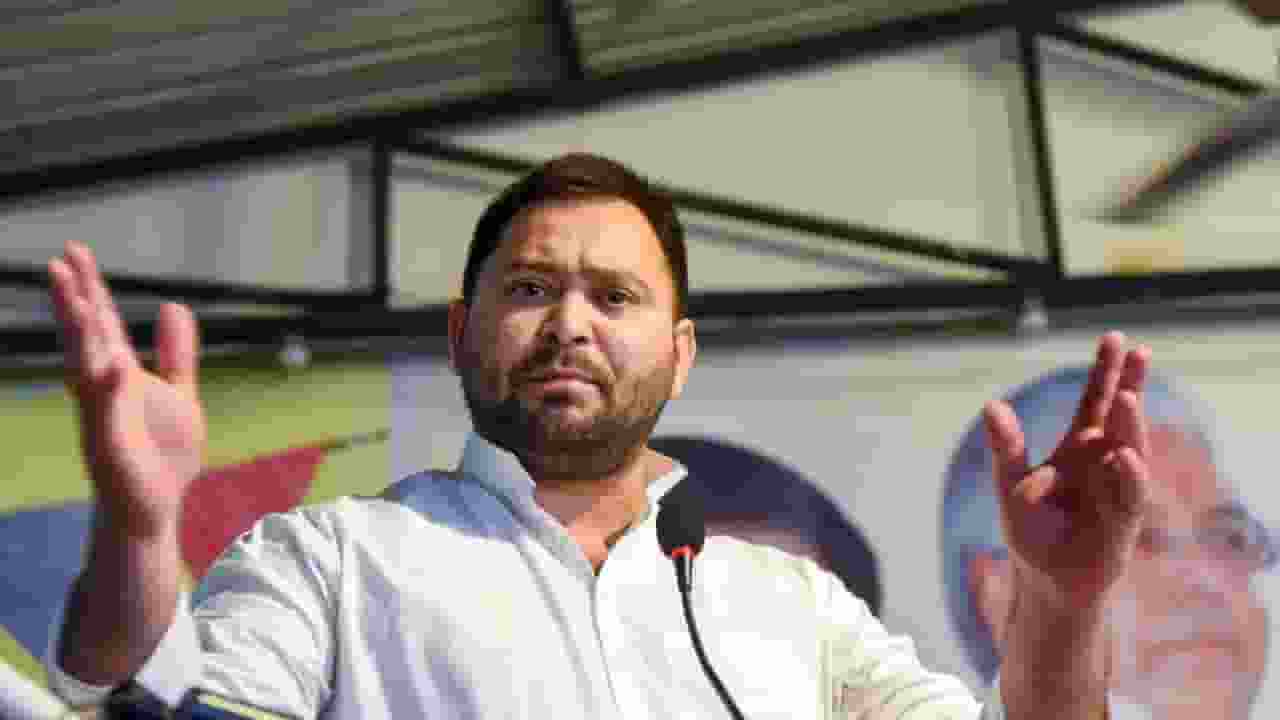 तेजस्वी के साथ शरद यादव के बेटे का आना RJD को मधेपुरा में देगा मजबूती? Tejashvi Yadav । Photo Credit: PTI
