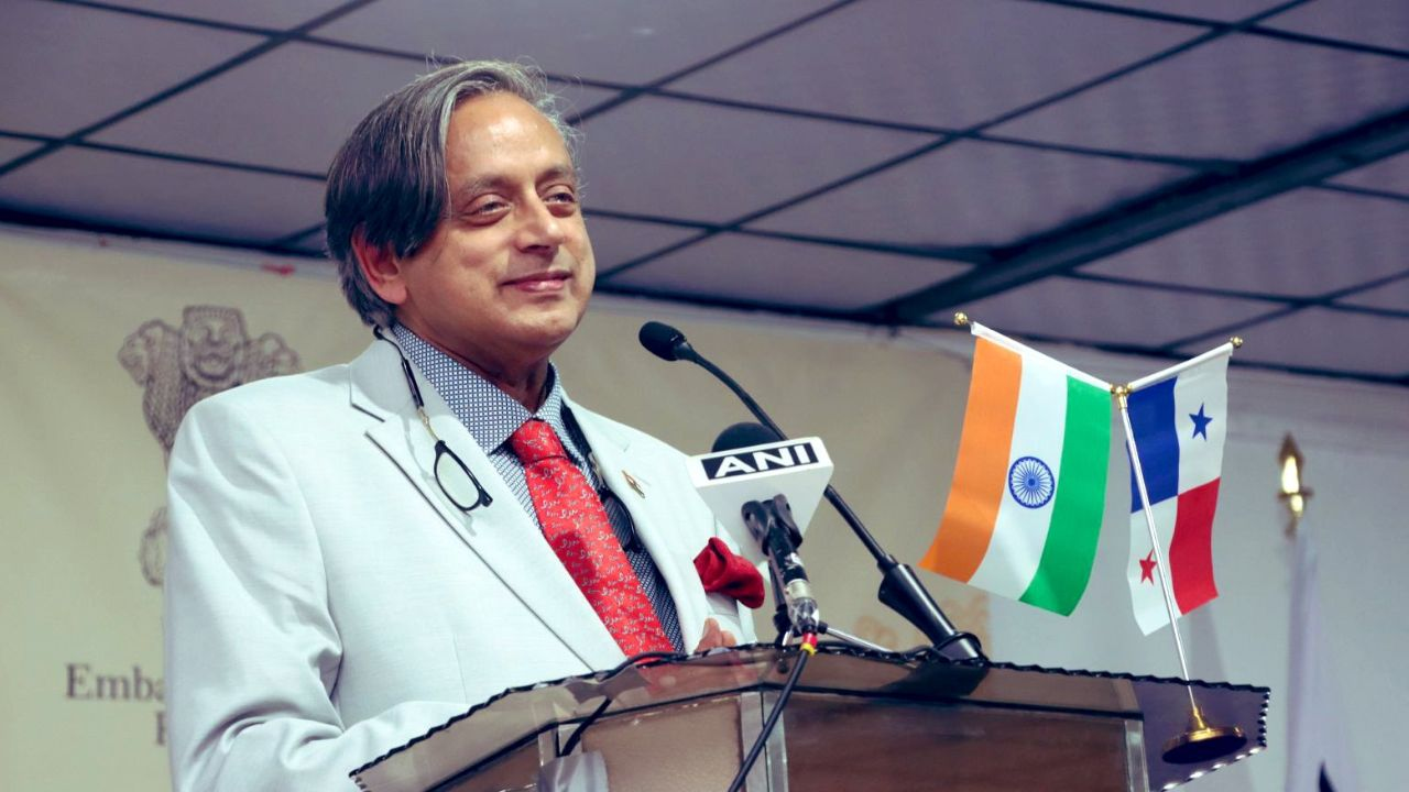 पत्रकार बेटे ने पूछे सवाल, शशि थरूर बोले- यह अलाउड नहीं होना चाहिए Shashi Tharoor