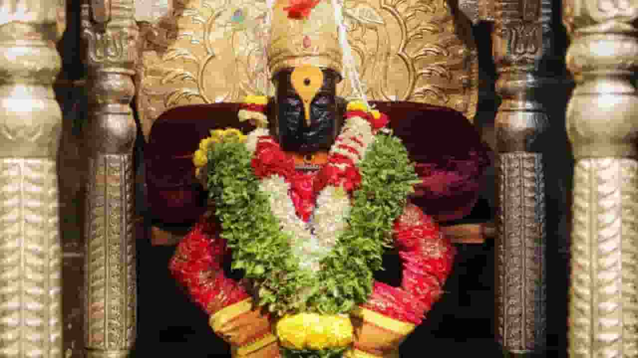 पंढरपुर मंदिर: जहां भगवान कृष्ण स्वयं करते हैं भक्तों का इंतजार Bhagwan Vitthal Picture