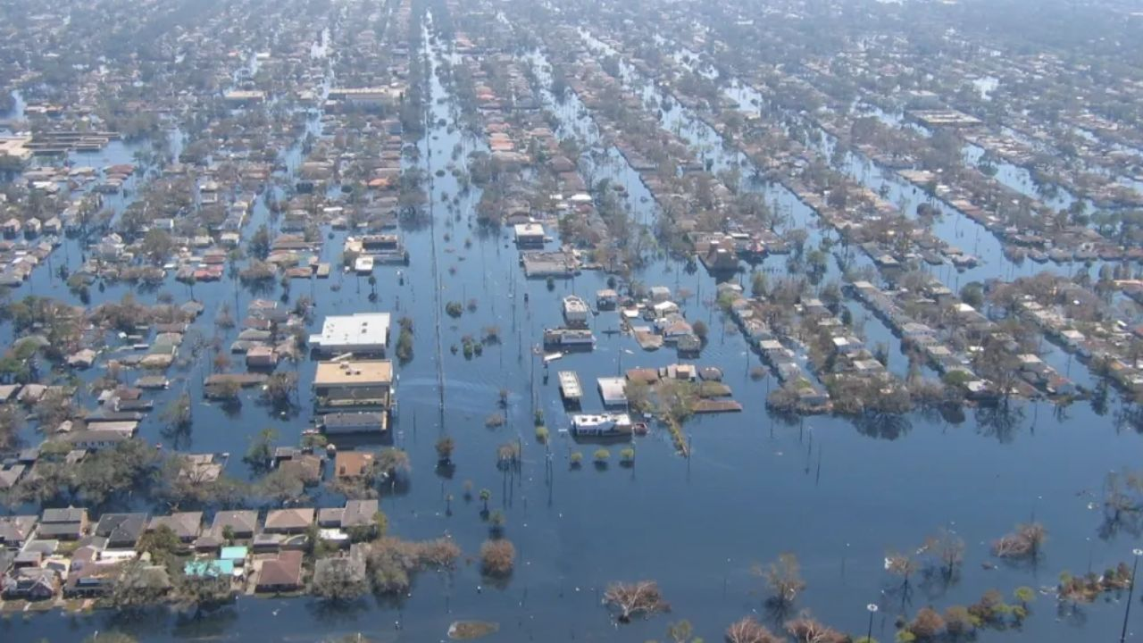 जब 'कैटरीना' ने USA में बरपाया कहर, पूरा शहर ही डूब गया था Hurricane Katrina.