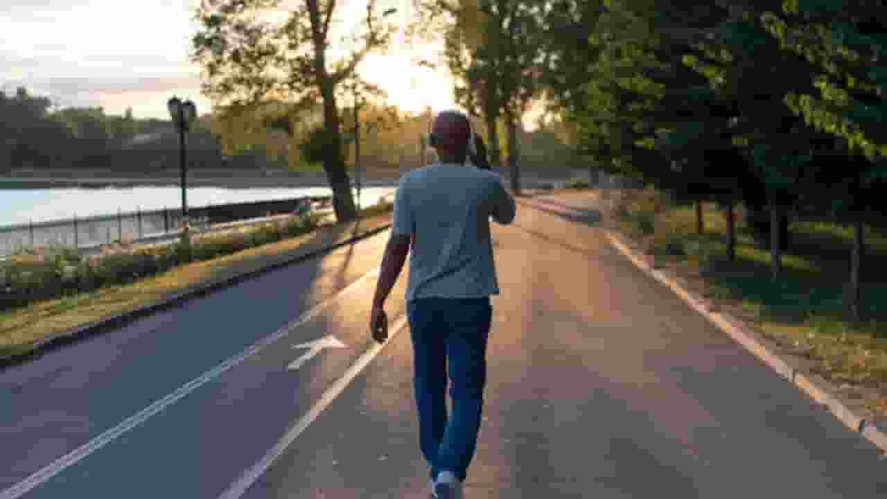 स्ट्रेस को दूर करने के लिए फायदेमंद है वॉकिंग, जानिए कैसे walking