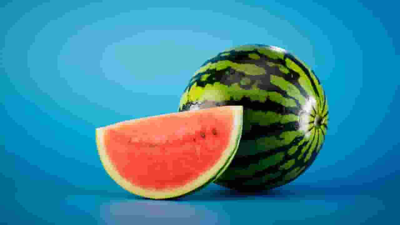 सावधान! कहीं आप भी तो नहीं खरीद रहे केमिकल वाले तरबूज, ऐसे करें पहचान  Adulterated watermelon
