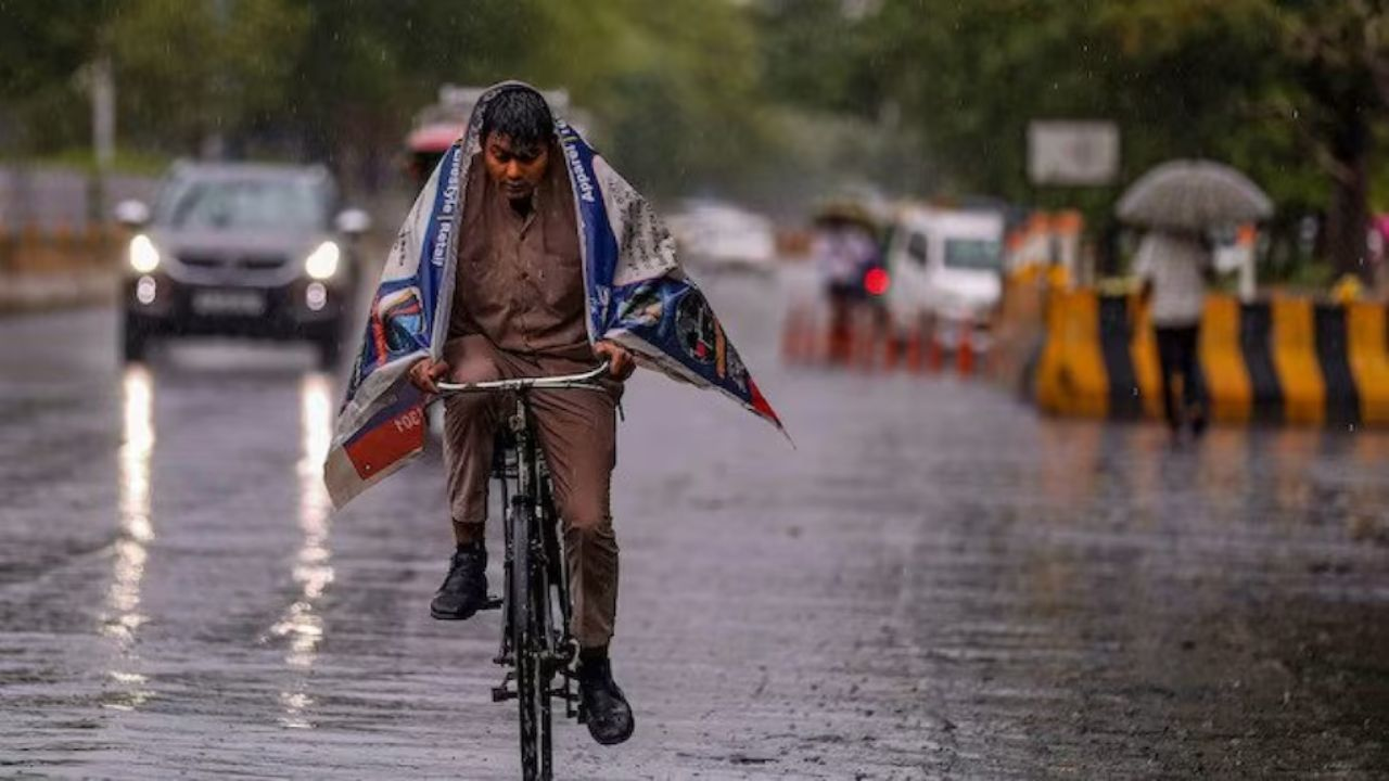 तेज आंधी, बारिश...पानी-पानी हुआ दिल्ली-NCR, फ्लाइट्स डायवर्ट; 4 की मौत Weather update today