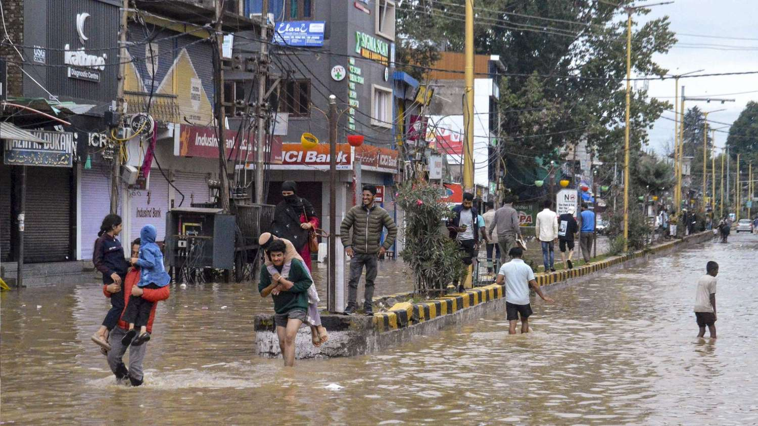 दिल्ली-NCR से UP- उत्तराखंड तक बारिश का अलर्ट, जानिए मौसम का हाल Rain