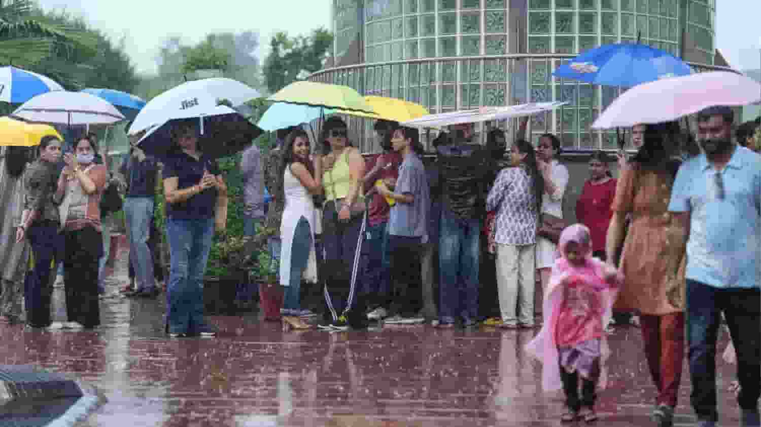 दिल्ली -NCR में हल्की तो मुंबई में होगी भारी बारिश, जानिए मौसम का हाल weather Forecast