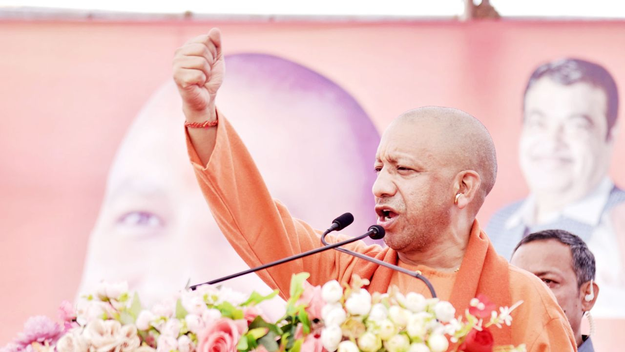 कर्नाटक में अचानक योगी को क्यों याद आए रजाकार? Yogi Adityanath